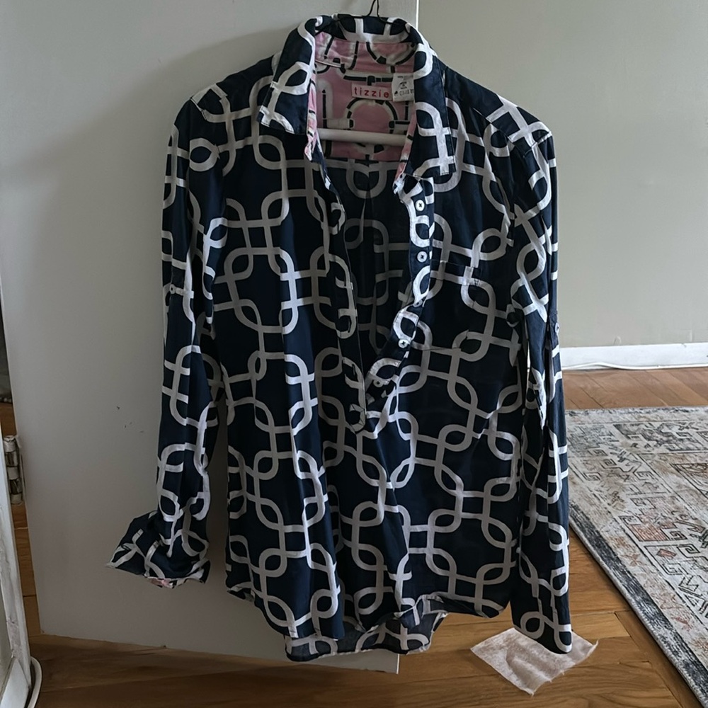 Women’s cotton shirt navy w/pink lining of cuffs and neck